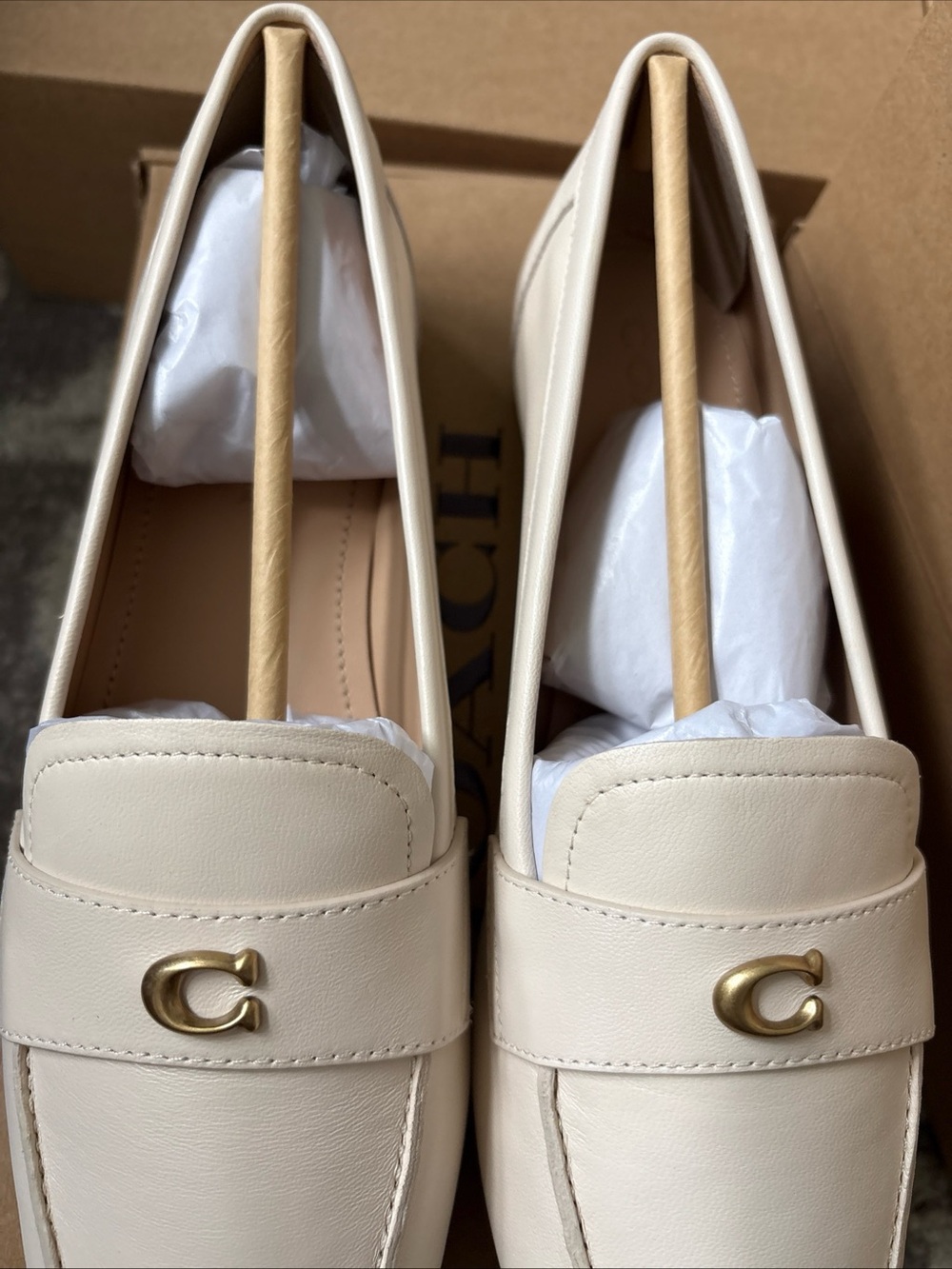COACH Women’s Sculpted C Logo Round Toe Leather Loafers Chalk Color Size-7.5 New - Picture 4 of 12